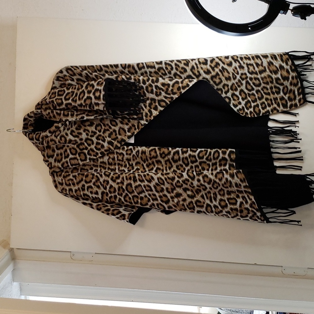 Chico's Leopard Reversible Ruana - Picture 3 of 7